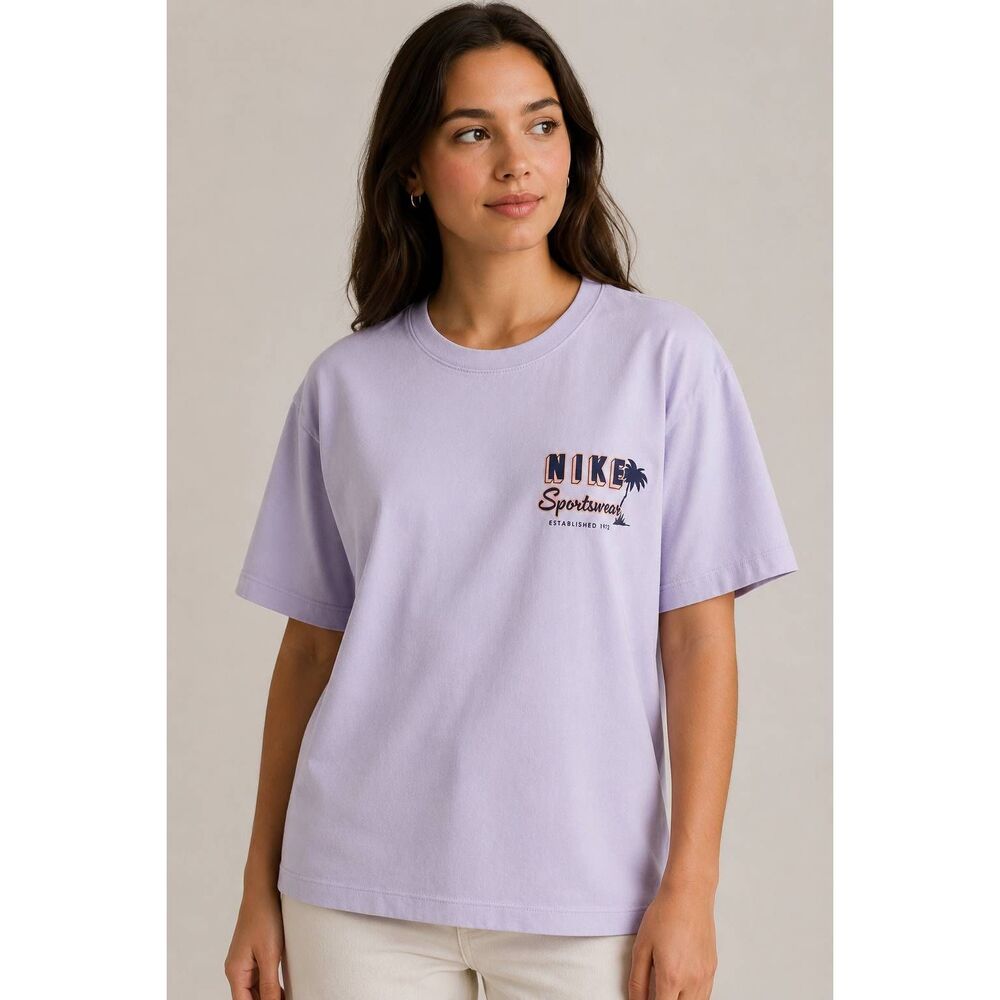 Nike Sportswear Women’s T-Shirt Size Medium Light Lavender Floral Graphic Tee